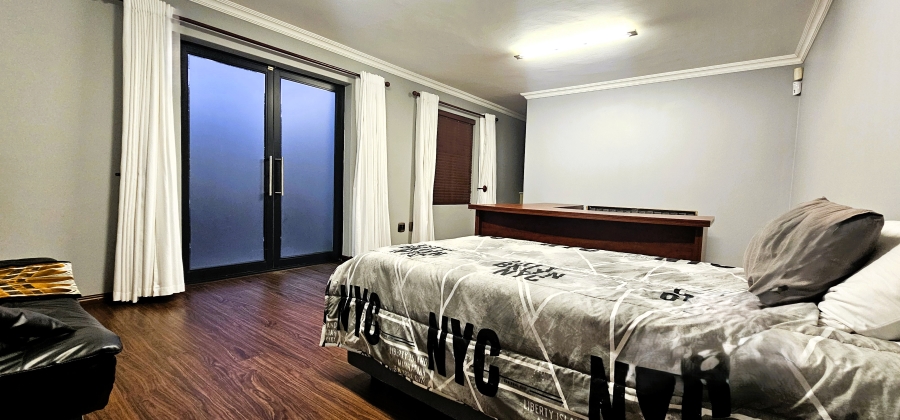 7 Bedroom Property for Sale in Country Club Western Cape